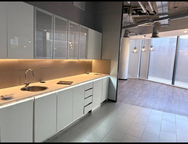 359M² OFFICE TO LET IN WATERFALL